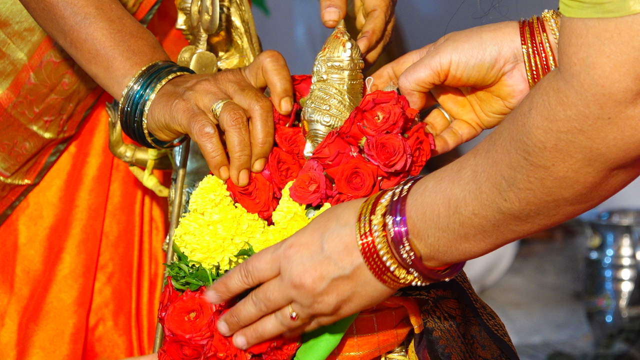 Aurora gold pendant necklace